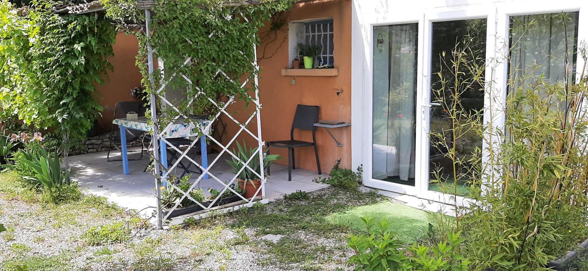 T.Belle Vue Panoramique Au Coeur Du Luberon 40M2 + Pergola . Jardin. P Apartment Apt Exterior photo