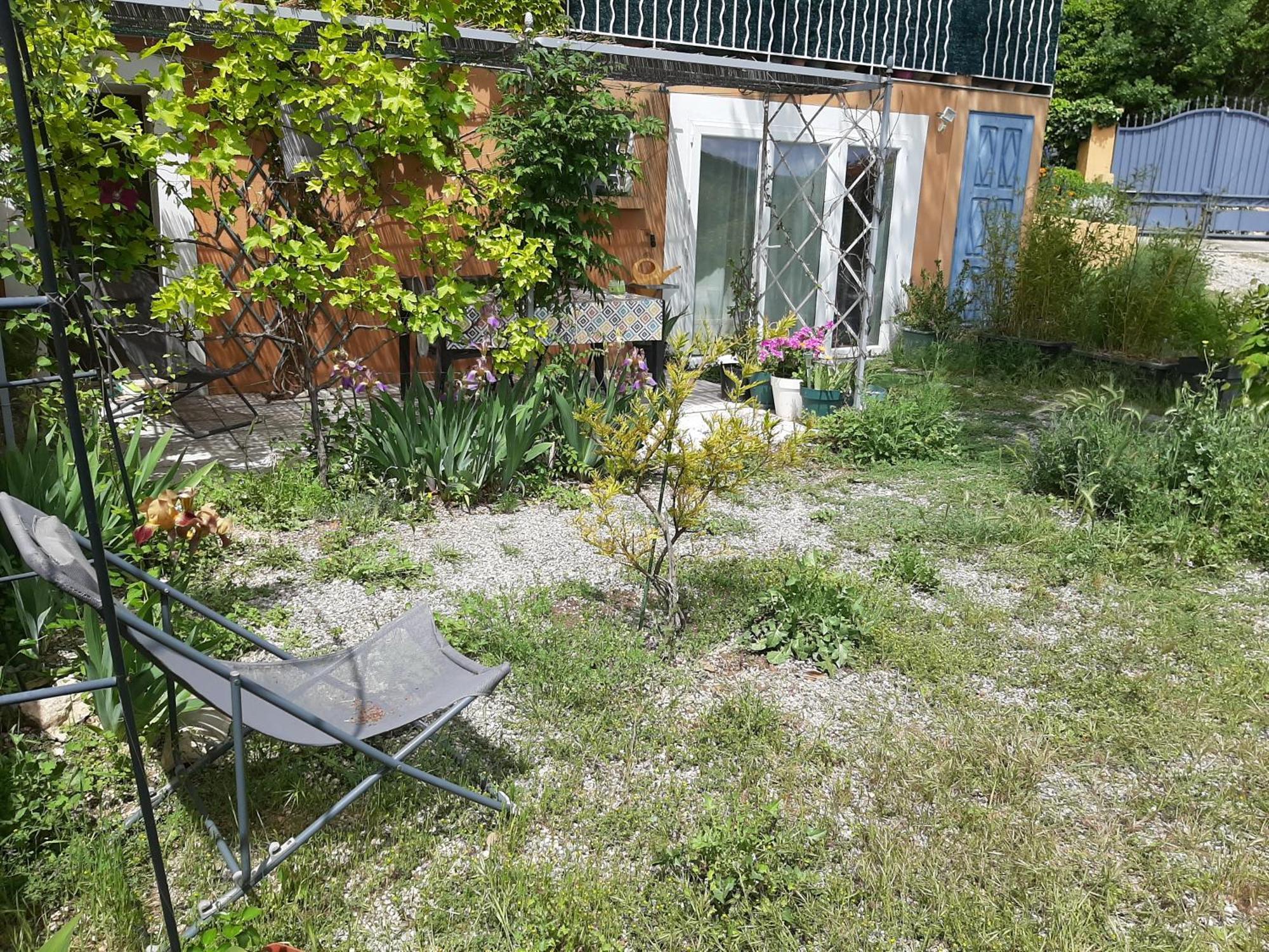 T.Belle Vue Panoramique Au Coeur Du Luberon 40M2 + Pergola . Jardin. P Apartment Apt Exterior photo