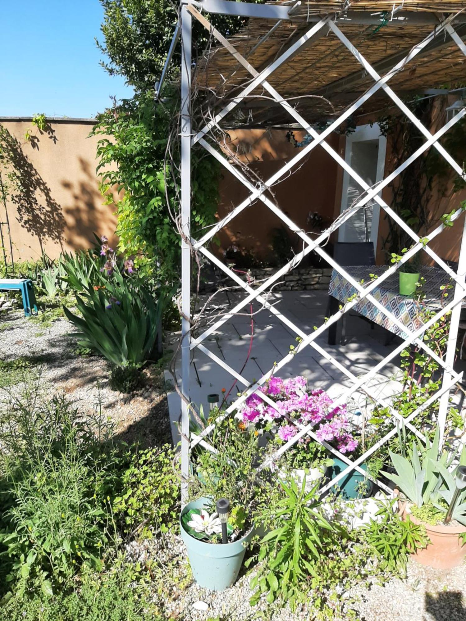 T.Belle Vue Panoramique Au Coeur Du Luberon 40M2 + Pergola . Jardin. P Apartment Apt Exterior photo